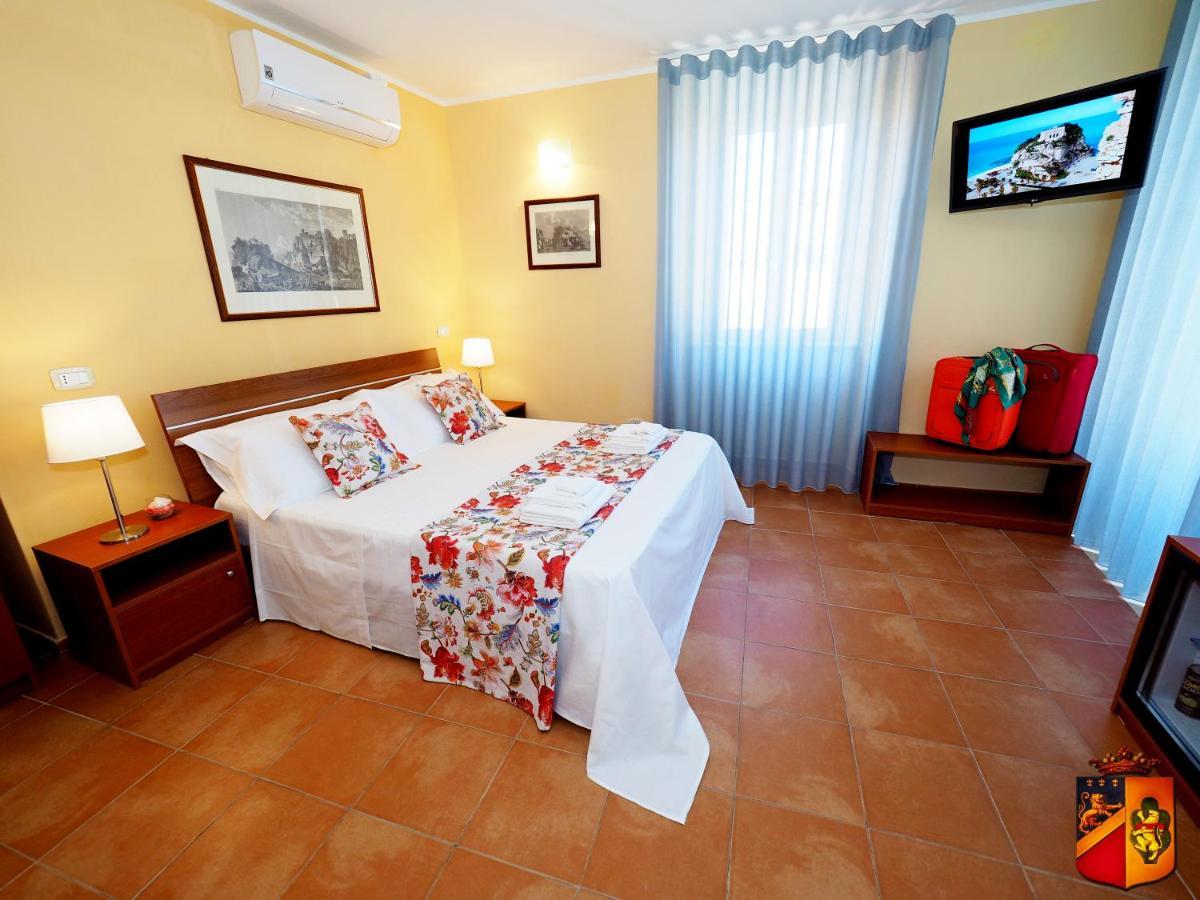 Palazzo Toraldo Di Francia Bed & Breakfast Tropea Dış mekan fotoğraf