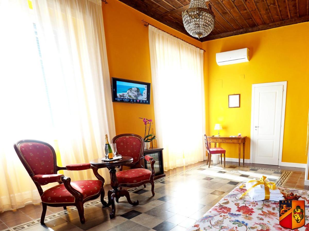 Palazzo Toraldo Di Francia Bed & Breakfast Tropea Dış mekan fotoğraf